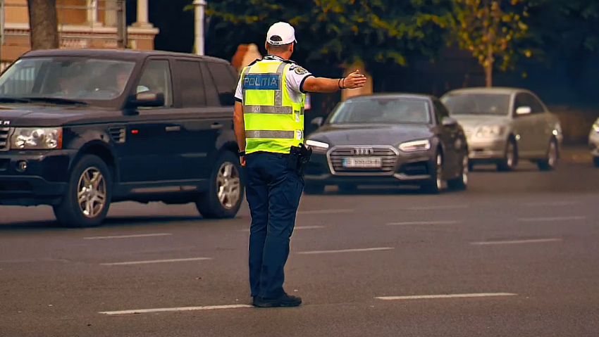 Circulaţie rutieră în condiţii de vreme severă în unele zone;transport aerian, feroviar şi naval fără probleme