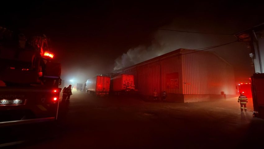 ISUBIF- Incendiu la acoperisul unui spatiu de depozitare in sectorul 2