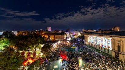 Spotlight 2025 – Sute de mii de oameni au transformat Bucureștiul într-un oraș al luminii