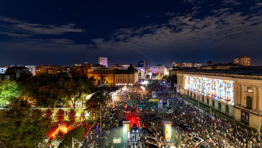 Spotlight 2025 – Sute de mii de oameni au transformat Bucureștiul într-un oraș al luminii