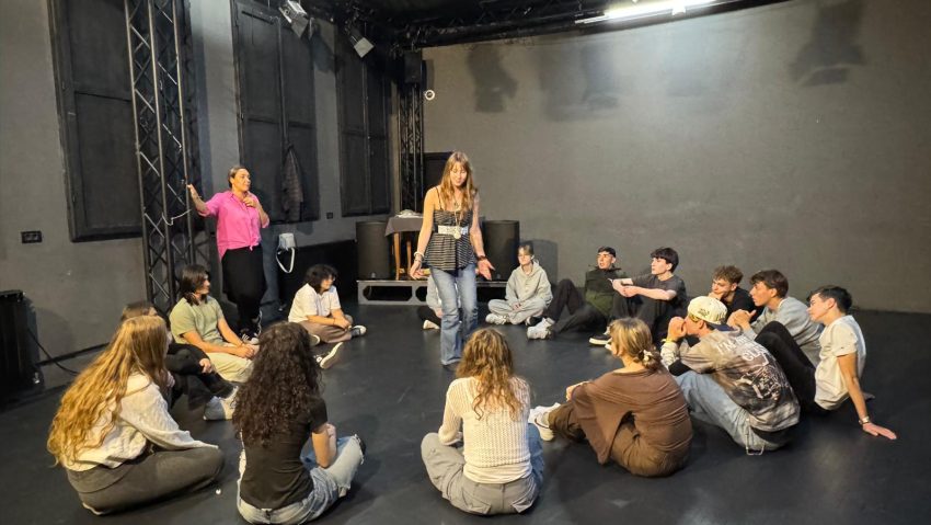 Tinerii din Sectorul 2 spun „Noi. Împreună.” prin teatru – arta care unește o generație