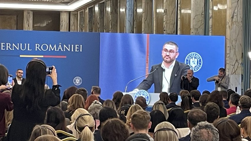 Inițiativă împotriva căsătoriilor dintre minori, lansată de Ministerul Muncii | AUDIO