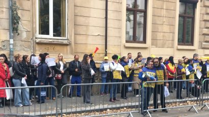 Sindicaliștii din educație protestează față de planurile Guvernului de a reduce cheltuielile de personal