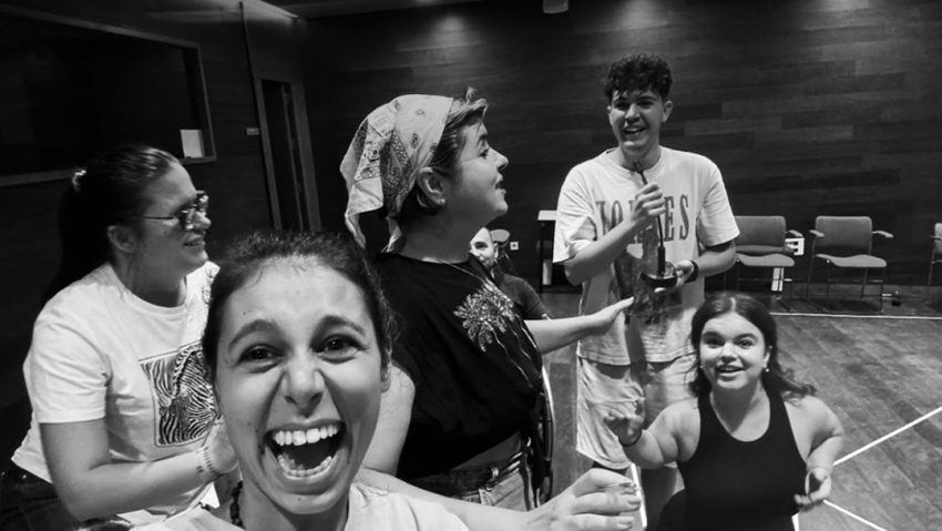 ”Supernormali / Supernormales” – premieră la Teatrelli