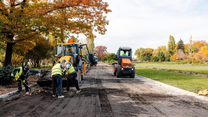 Lucrări de reparații la aleile din Parcul Regele Mihai I al României (Herăstrău)