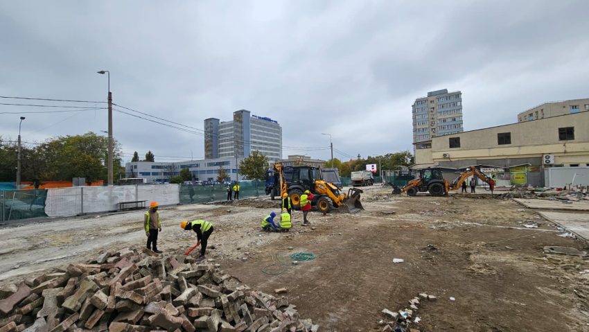 Sectorul 4: Au inceput lucrările la fundația noii piețe Berceni