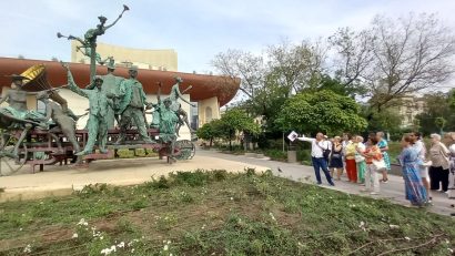 Bucureștenii descoperă teatru prin tururi interactive gratuite cu AMTeatru și „Explorăm Împreună”