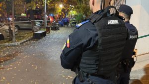 Jandarmerie: Bărbatul care a proiectat un mesaj pe o clădire de lângă protestul de la Universitate, amendat cu 1.000 de lei