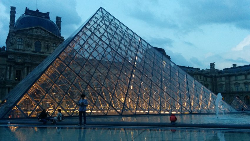 Muzeul Luvru, redeschis miercuri, la trei zile după furtul de bijuterii; Galeria Apollo rămâne închisă