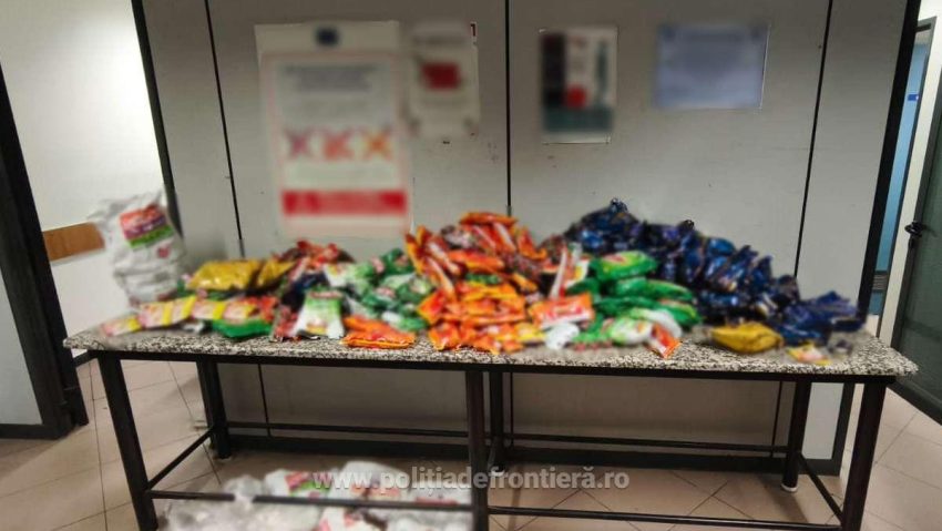 Peste 35.000 de ţigări şi 110 kg de tutun de mestecat nedeclarate, descoperite pe Aeroportul Otopeni