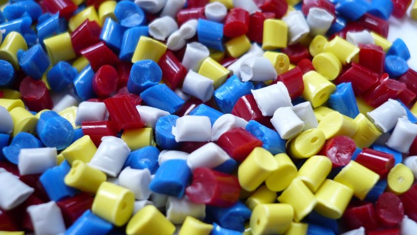 Transportatorii vor fi trași la răspundere pentru pierderile de granule plastice care ajung în mări și soluri