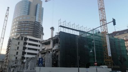 Pe Calea Victoriei, se demolează fostul sediu al Bancorex!