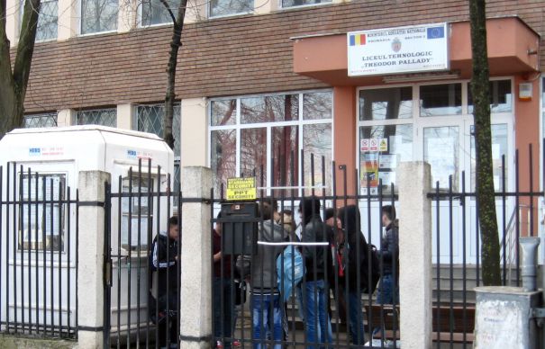 Liceul Theodor Pallady a fost evacuat!