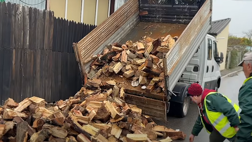 Primăria Sectorului 5 sprijină familiile vulnerabile: începe distribuirea lemnelor de foc pentru sezonul rece