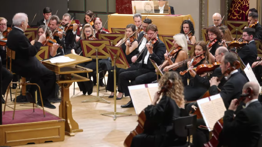 Filarmonica George Enescu spune „Nu întoarceți privirea!” – campanie împotriva violenței asupra femeii