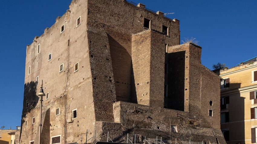 Muncitorul român, blocat sub dărâmături la Roma, a murit