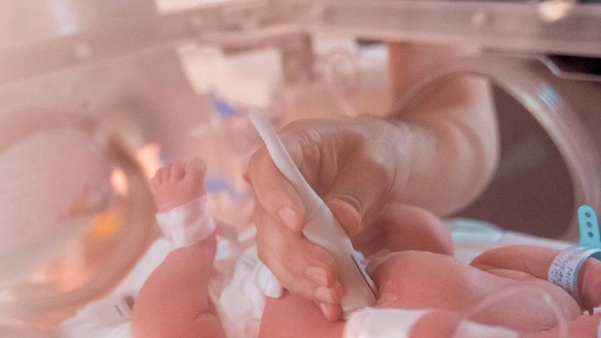 Salvaţi Copiii România anunţă programul pilot de monitorizare după externare pentru copiii născuţi prematur