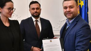 Ciprian Ciucu a primit de la Biroul Electoral Municipal certificatul de ales