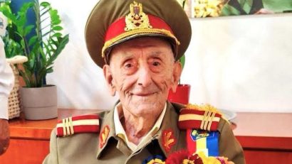 La 107 ani, veteranul de război Ion Vasile Banu a fost decorat de președintele României!