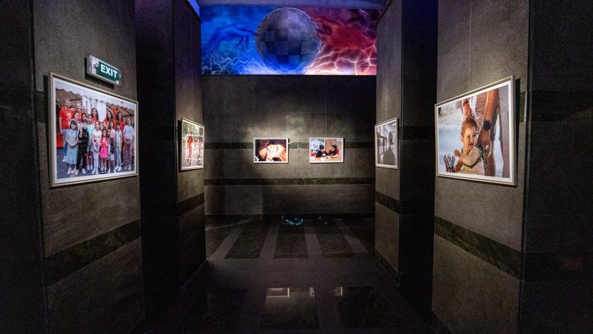 Salvaţi Copiii România derulează campania “Dacă locul ei nu e în ramă, nu trimite poza mai departe”