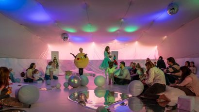 Cultura începe din prima zi de viață: Opera Comică pentru Copii oferă bebelușilor primul bilet la spectacol