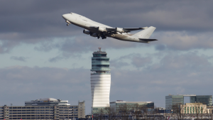 Gheața paralizează aeroporturile din Viena și Bratislava și perturbă zborurile la Praga