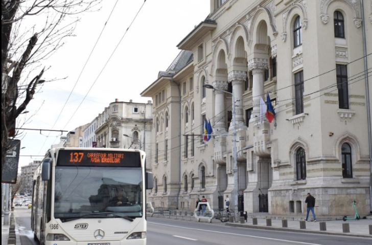 Modificări pe liniile STB 122 și 137: autobuzele vor opri în stația “Universitate”