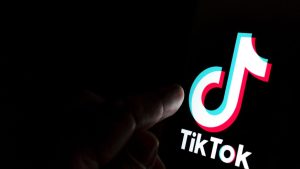 Atenție la provocările periculoase de pe TikTok! MAI avertizează asupra riscurilor