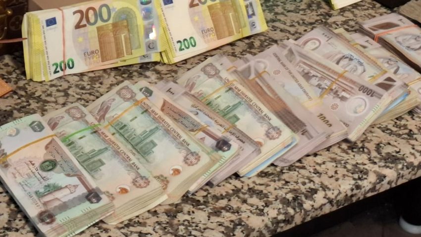 Aeroportul Otopeni: Două românce venite din Dubai, prinse cu 3 milioane de euro