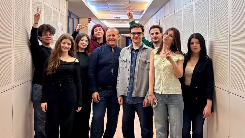 Argumente, nu zgomot: cum învață Generația Z să dezbată, nu să se certe