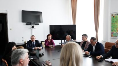 Rogobete: Nu susţin reducerea salariilor personalului medical