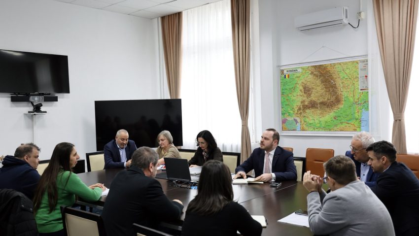 Ministrul Sănătăţii a discutat despre simplificarea procedurilor în sistemul medical cu reprezentanţii pacienţilor