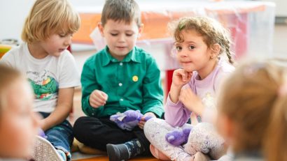 Organizaţia Salvaţi Copiii: Bullyingul din grădiniţe necesită abordare specializată