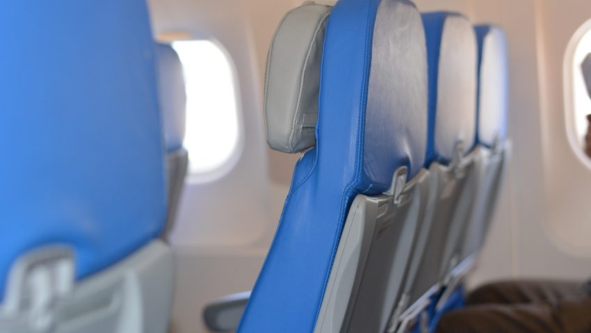 De ce sunt scaunele din avion, aproape întotdeauna, albastre? Explicațiile psihologice și practice din spatele alegerii