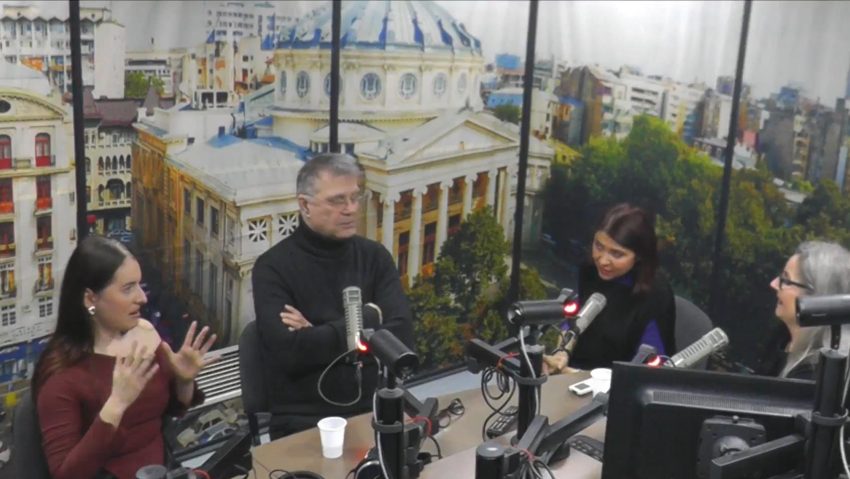 Povestea spectacolului „Dincolo de tăcere”, jucat de actori profesioniști și persoane surde