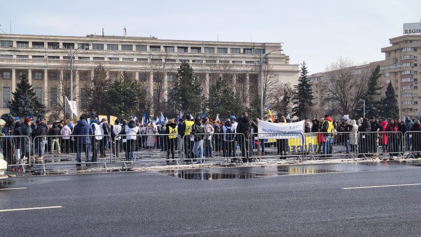 Protest la Guvern al sindicaliştilor din Educaţie, nemulţumiţi de măsurile luate de Cabinetul Bolojan