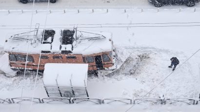 Circulaţia tramvaielor 41 şi 25 este blocată din cauza ninsorii; au fost introduse autobuze pe aceste linii