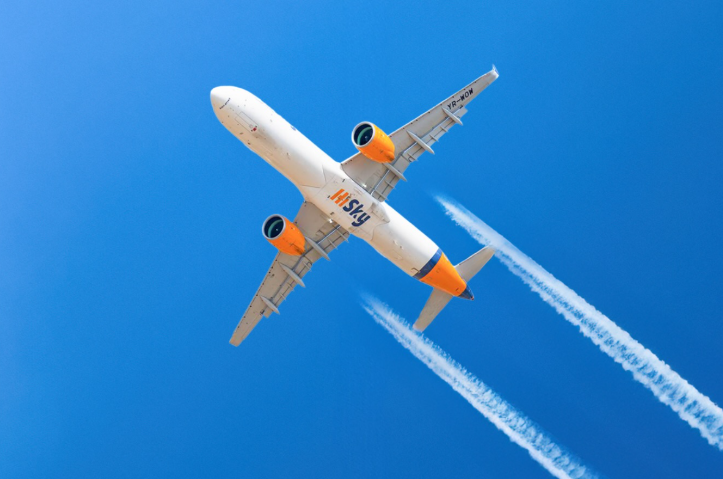 Avion HiSky întors din drum după o alertă de presurizare