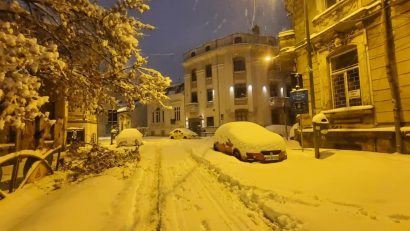 Bucureștiul, paralizat sub mormane de zăpadă!