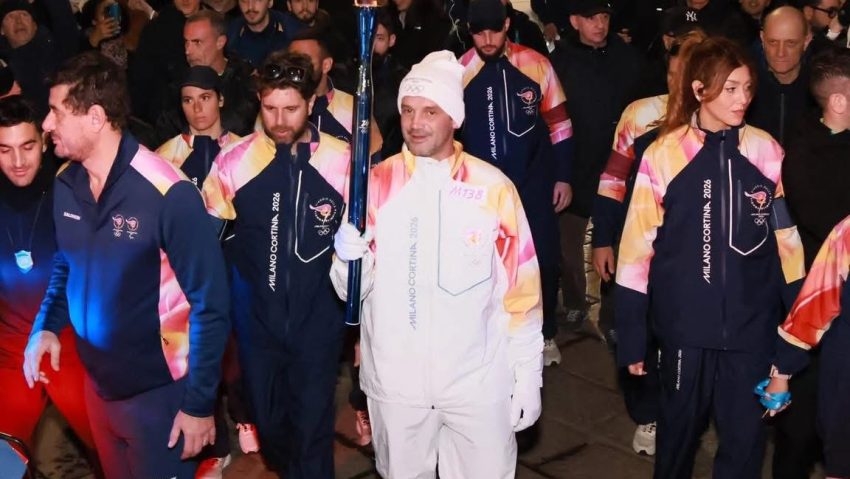 Cristi Chivu a purtat torța olimpică înaintea Jocurilor Olimpice de iarnă Milano-Cortina