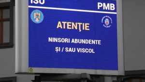 Ninsoare abundentă, strat consistent de zăpadă, intensificări puternice ale vântului, viscol puternic în București și Ilfov