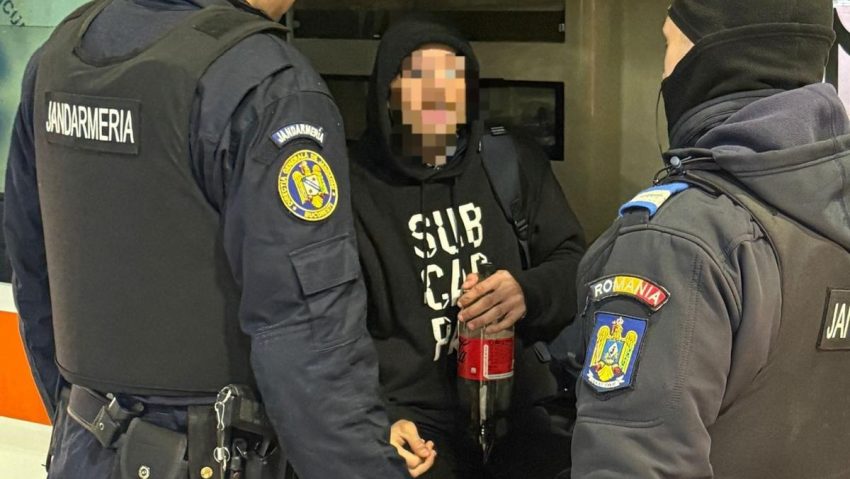Bărbat de 23 de ani, îmbrăcat inadecvat pentru temperaturi negative, salvat de jandarmi, cu sprijinul unei ambulanțe