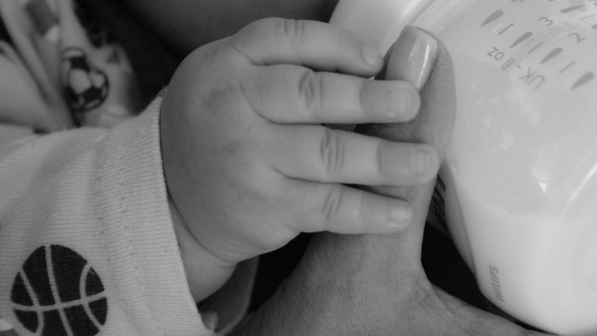 Ancheta penală în scandalul laptelui praf pentru sugari. Retrageri raportate în peste 60 de țări