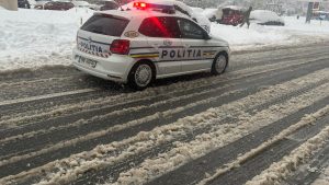 Taximetrist găsit mort în maşină pe o stradă din Capitală