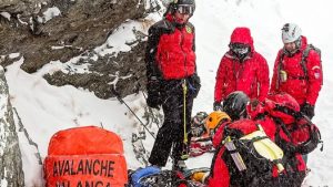 Zeci de persoane au ajuns la spital după ce au fost recuperate de pe munte de echipele de salvamontişti