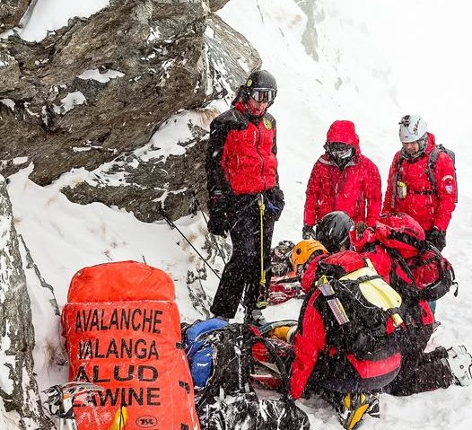 Zeci de persoane au ajuns la spital după ce au fost recuperate de pe munte de echipele de salvamontişti