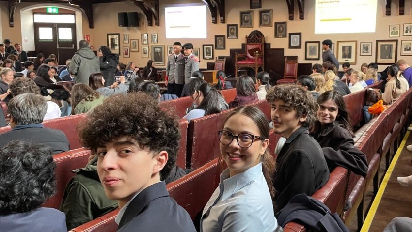 Performanță remarcabilă pentru România la prima participare în finala internațională a competiției de dezbateri Cambridge Union Schools 2026