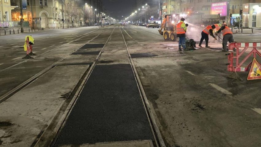 Reparațiile de noapte pentru gropile din București stârnesc controverse: lucrările pot încălca legea privind liniștea publică