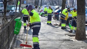 A început curățenia de primăvară în Sectorul 6