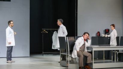 ”Despre oameni, doctori şi rinoceri” – un nou spectacol la TNB